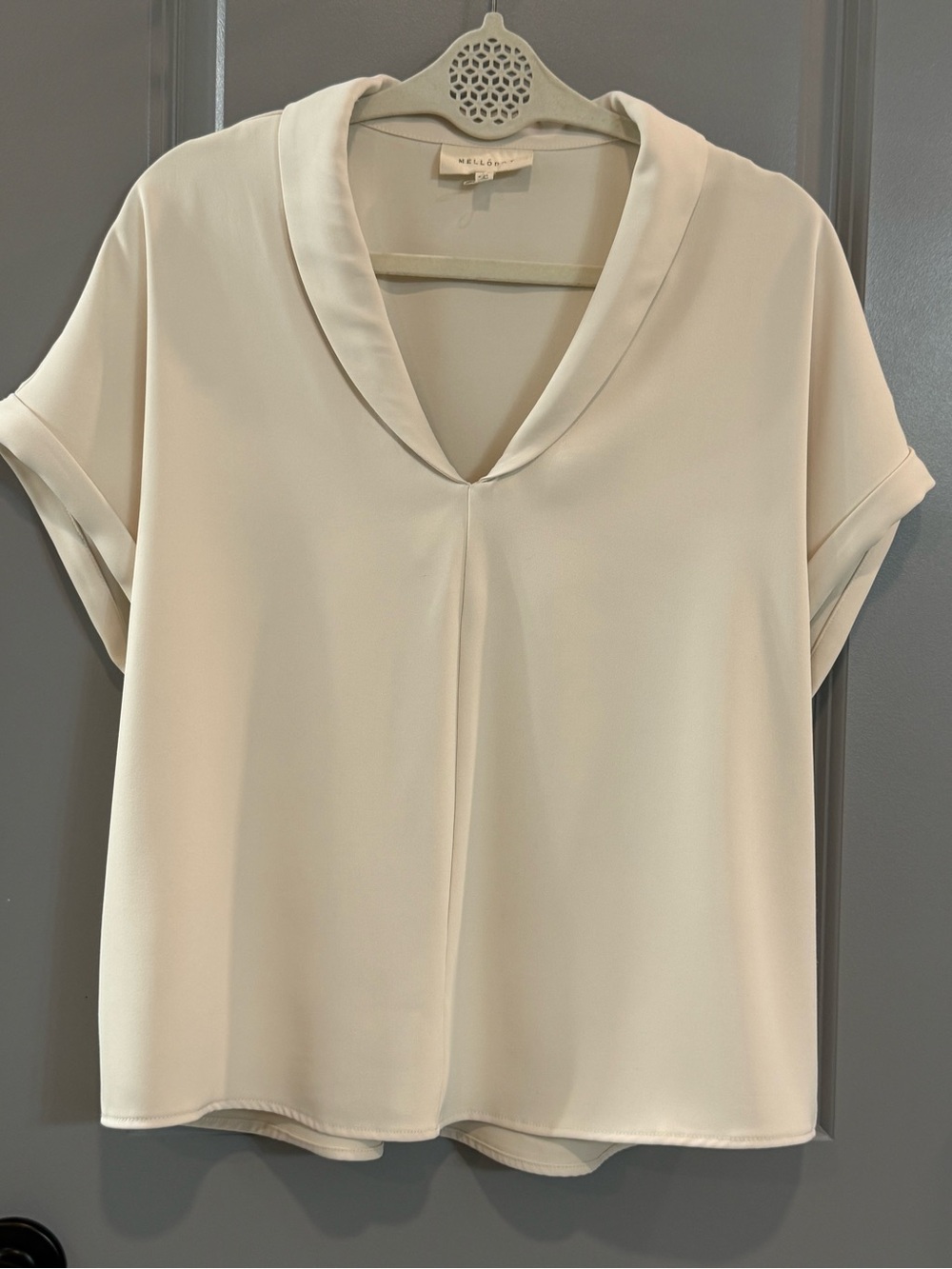 MELLODAY Beautiful Cream V-Neck Short Sleeve Blouse